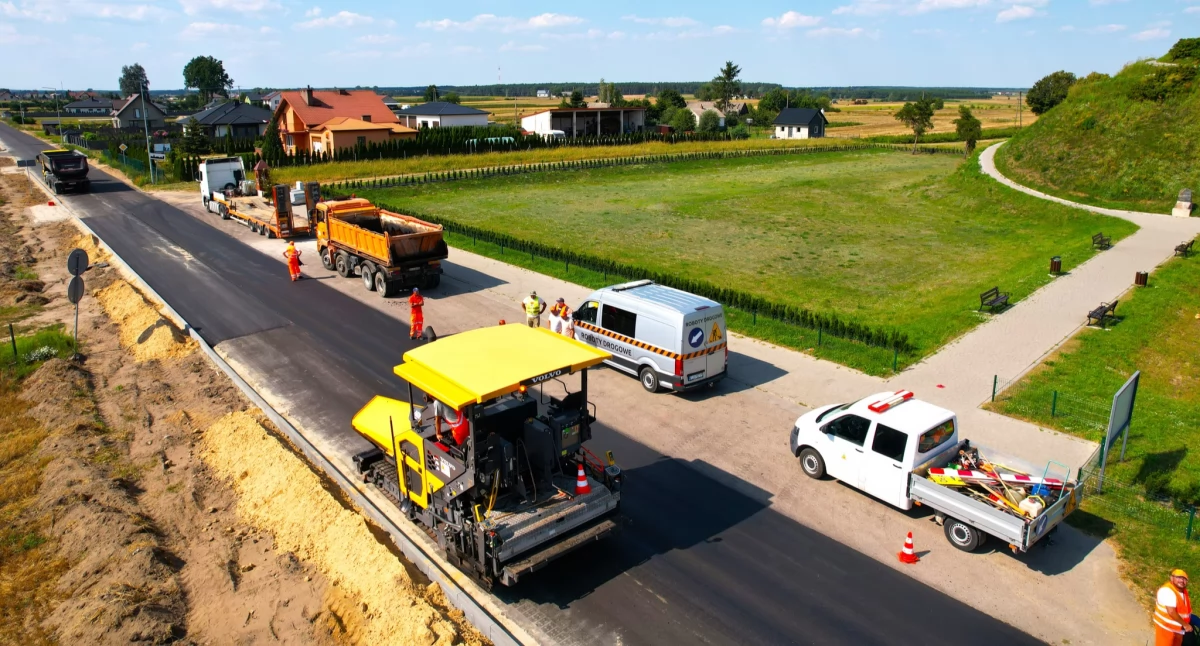 Przebudowa dróg powiatowych w Okrzei poprawia bezpieczeństwo i komfort podróży 