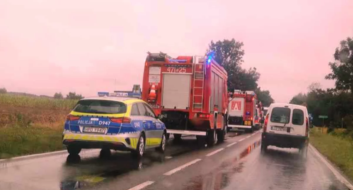 Wypadek trzech samochodów osobowych na drodze woj. 808 w Szczygłach Dolnych