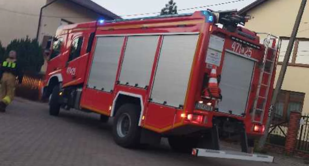  Łuków: Starszy mężczyzna nagle osłabł w garażu. Na miejsce wezwano służby ratunkowe!