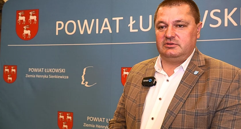 Podpisanie umów na remonty dróg w Gminie Krzywda. Co się zmieni?  (WIDEO)