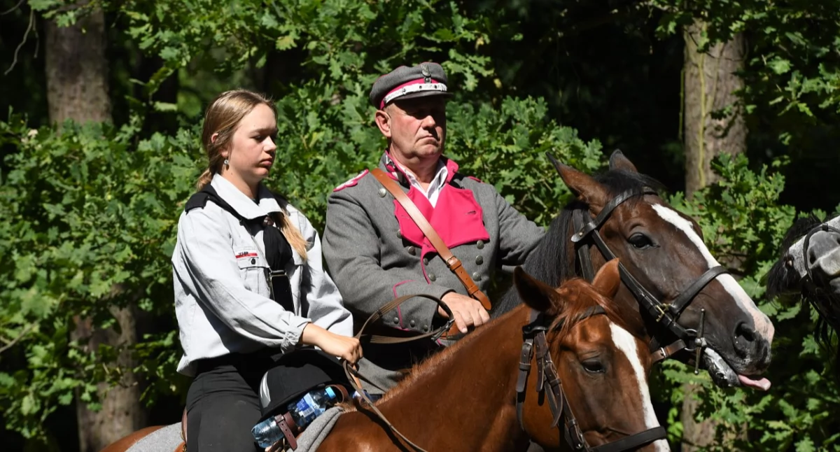 Łuków pamięta o bohaterach. 104 rocznica Bitwy Warszawskiej na cmentarzu Wojennym 