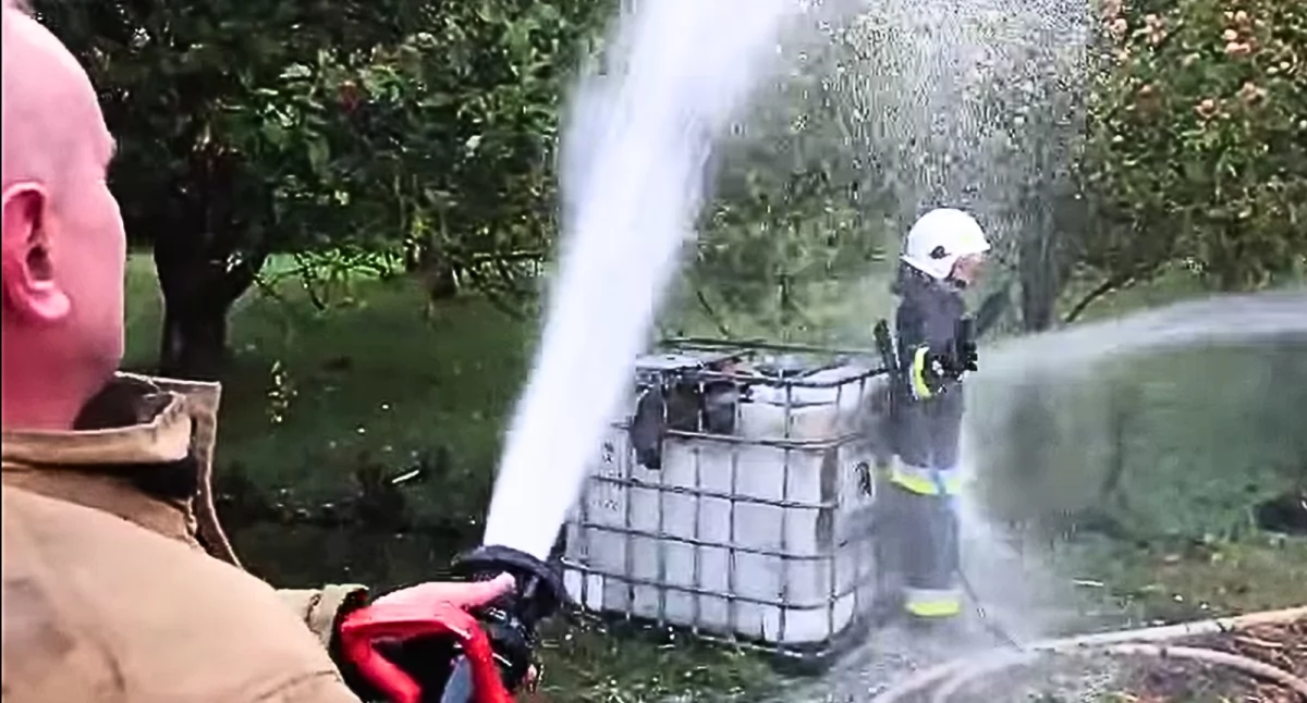 Strażacy z OSP Zgórznica witają nową strażaczkę - druhnę Mariolę Woźną (WIDEO)