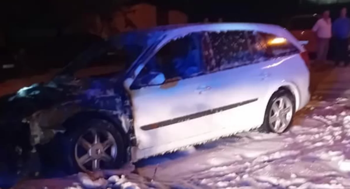Pożar Renault Laguny w Adamowie – szybka interwencja strażaków