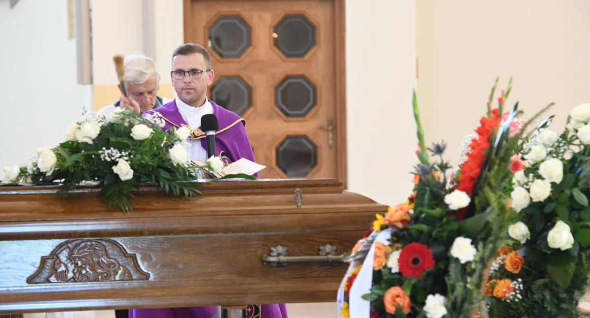 Tłumy Żegnały Tadeusza Malesę, Byłego Prezesa Łukowskiej Spółdzielni Mieszkaniowej [ZDJĘCIA]