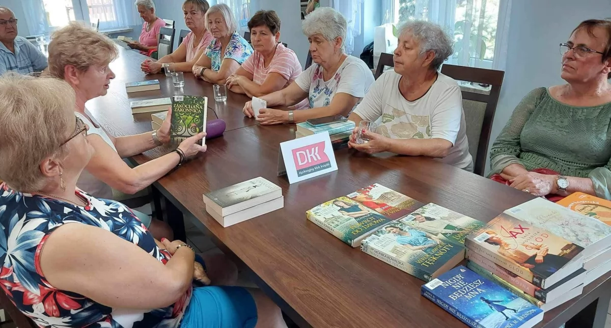 „Bluszcz” i „Zakochana Zakonnica” – Książki, które porwały seniorów z Gołąbek!
