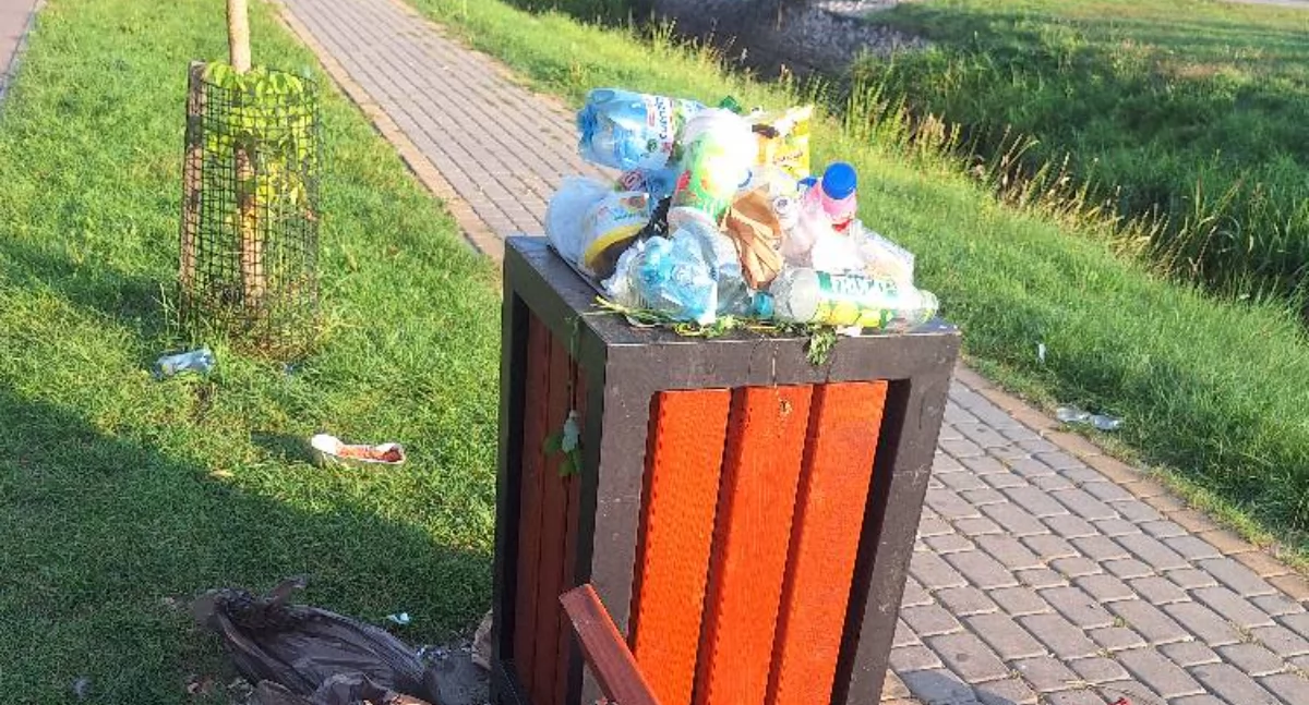 Szokujące zdjęcia z Łukowa! Bulwary nad Krzną toną w śmieciach - kto zawiódł?