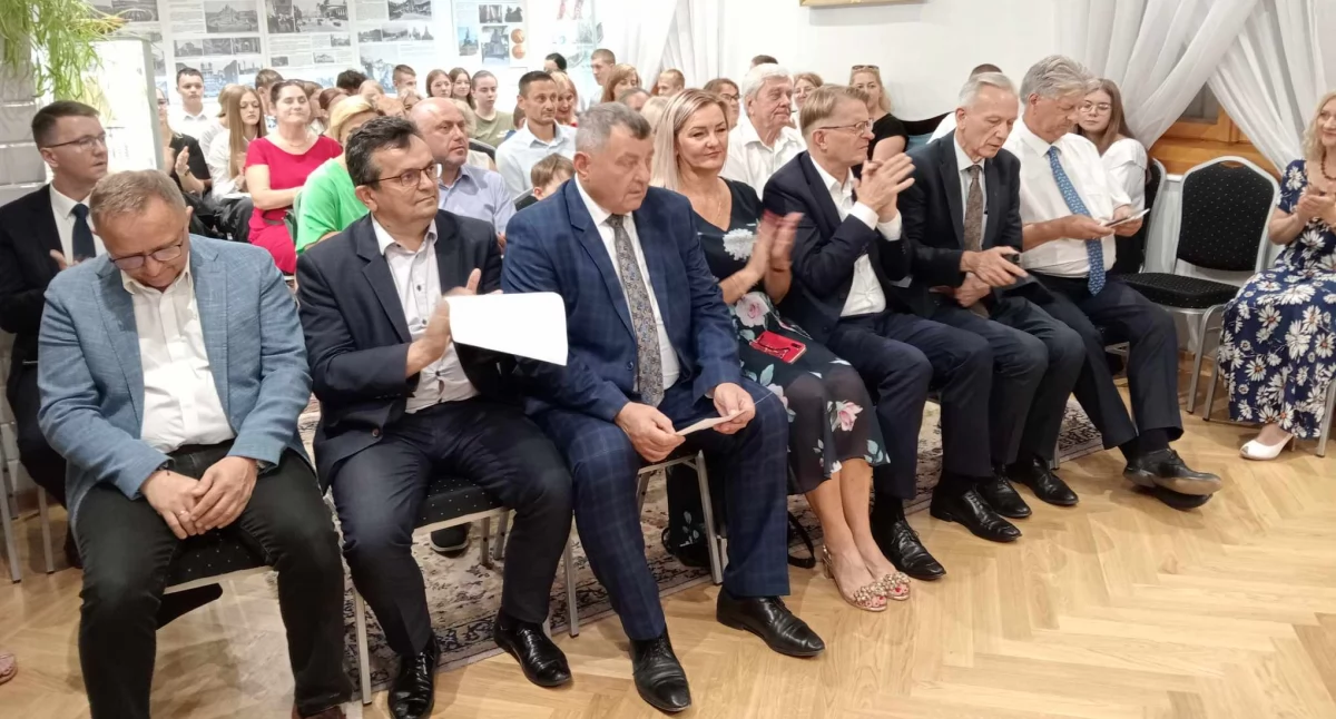Narodowe Czytanie w Woli Okrzejskiej: Lokalni liderzy czytają „Kordiana”