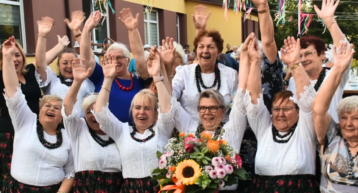 Łuków: Urodziny Pani Beaty Pochman z KGW Kumpele  (WIDEO)