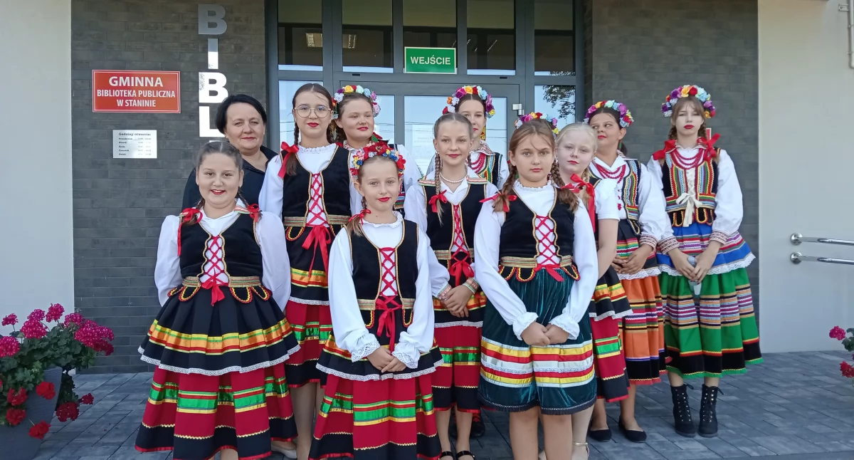 Niedziela z Folklorem w Staninie. Tance, pyszne jedzenie i świetna zabawa! (WIDEO)