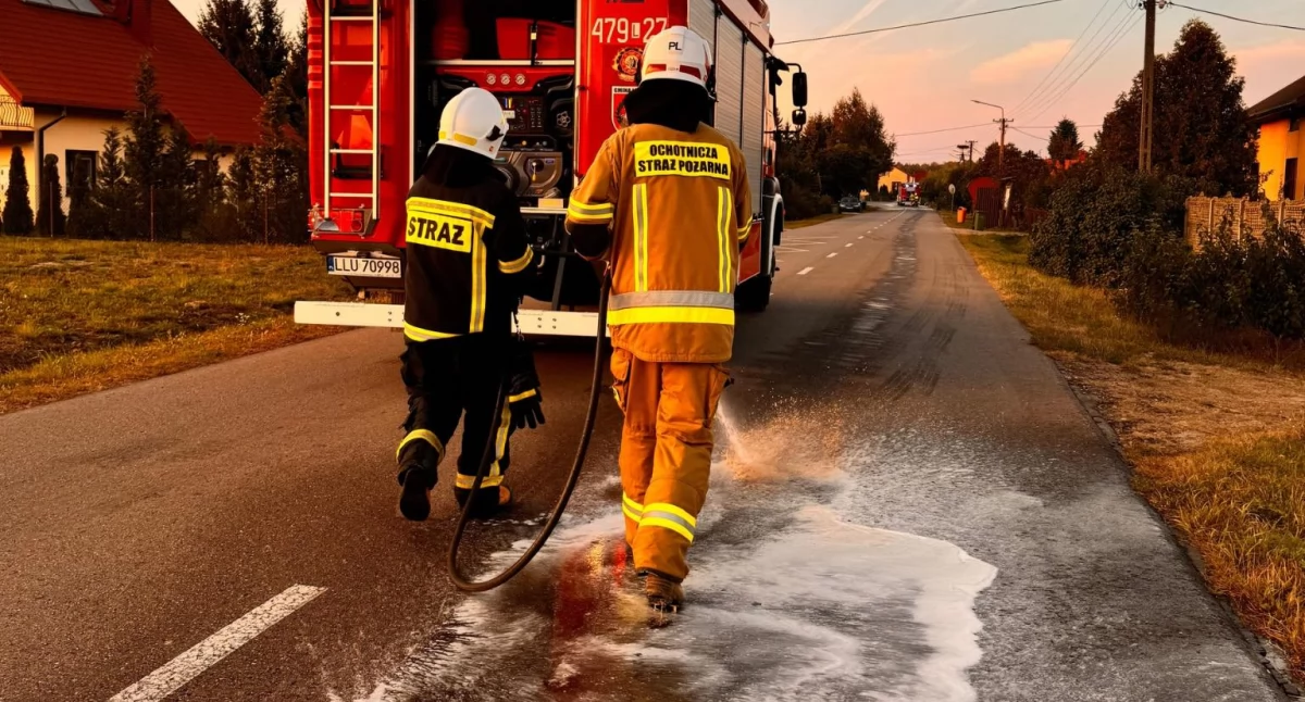 Groźny wyciek na drodze pomiędzy Klimkami a Gręzówką! Strażacy w akcji ratunkowej