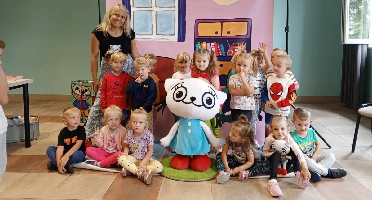 Przedszkolaki z Dąbia i Gręzówki spotkały się z Kicią Kocią! [ZDJĘCIA]