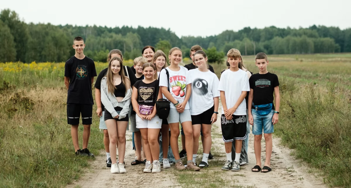 Twórcza energia na warsztatach fotograficznych w Dąbiu: Młodzież uchwyciła „Pannę z mokrą głową” w obiektywie!