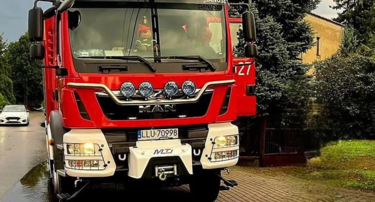 Poranna interwencja strażaków. Pożar sadzy w kominie