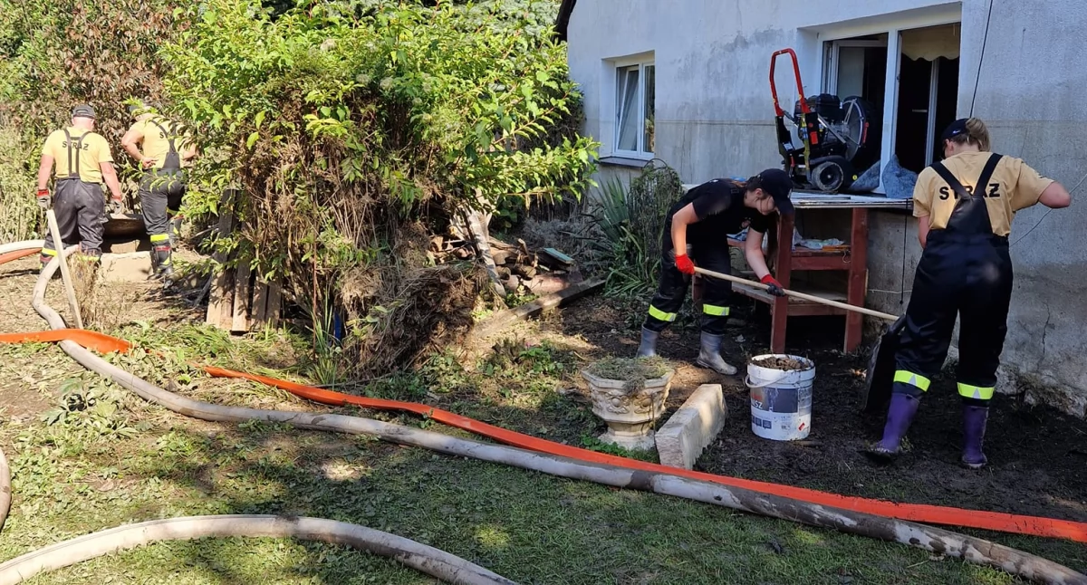 Strażacy z OSP Turze Rogi, Dąbie, Zalesie i Krynki w akcji! Walka z powodzią w Gorzanowie