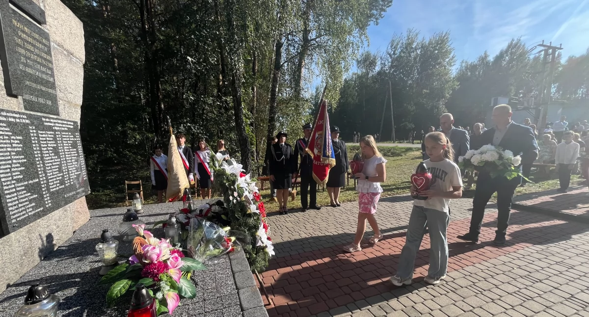 Gmina Adamów: W hołdzie pomordowanym mieszkańcom Budzisk i Krzówki
