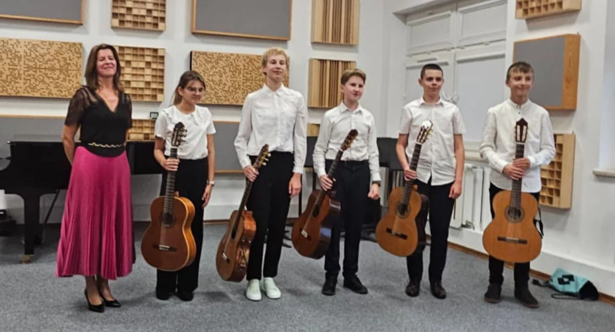 Niezwykły Koncert Młodych Talentów w Łukowie! Zobacz, jak uczniowie klasy gitary zachwycili publiczność!