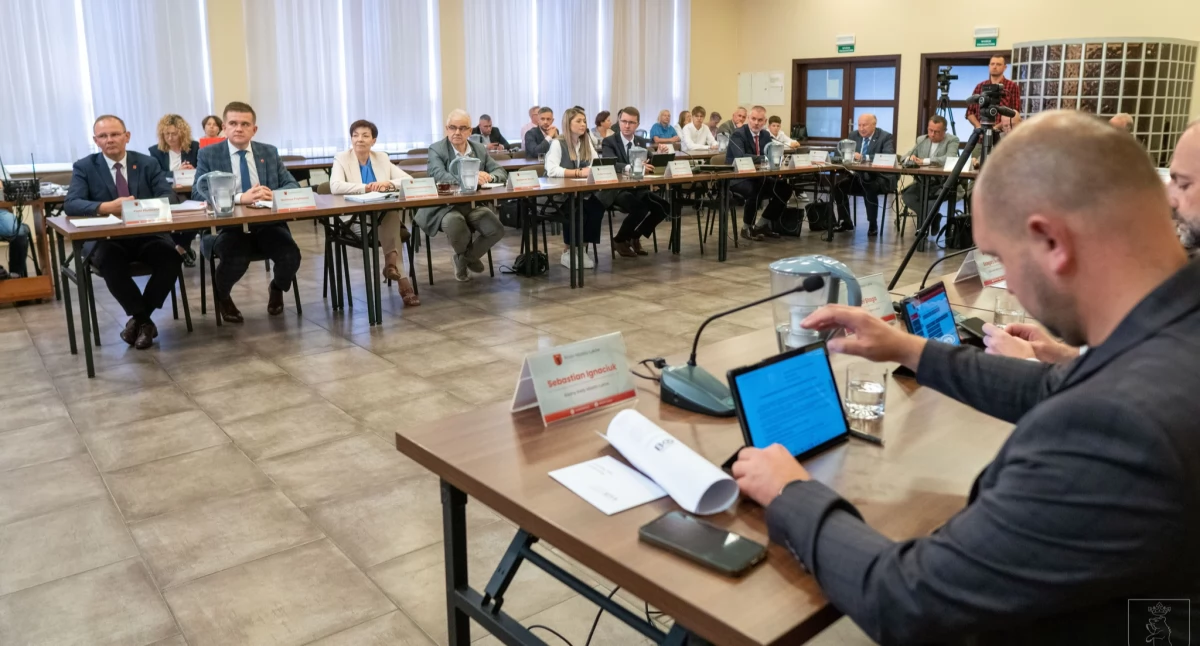 Łuków: Wielka inwestycja w przyszłość! Radni jednogłośnie za termomodernizacją SP 2 i SP 4!