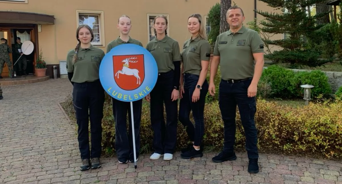 Sukces na miarę mistrzyń! Dziewczyny z I LO w Łukowie najlepsze w Polsce w... rzucie granatem!
