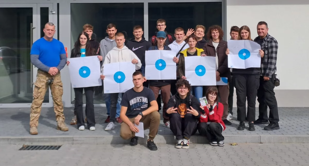 Strzelali jak profesjonaliści! Uczniowie z Radzynia na Strzelnicy Smolany