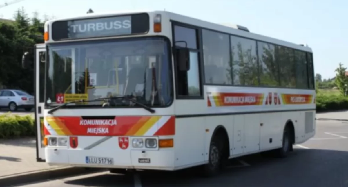 Kolizja autobusu i samochodu osobowego w Łukowie! Co się stało na ul. Międzyrzeckiej?