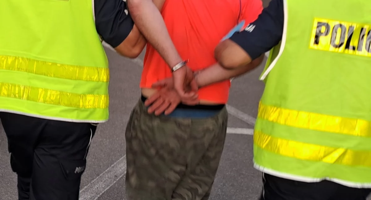 Szokująca tragedia w Łukowie: Policja bada brutalny atak na młodą kobietę!