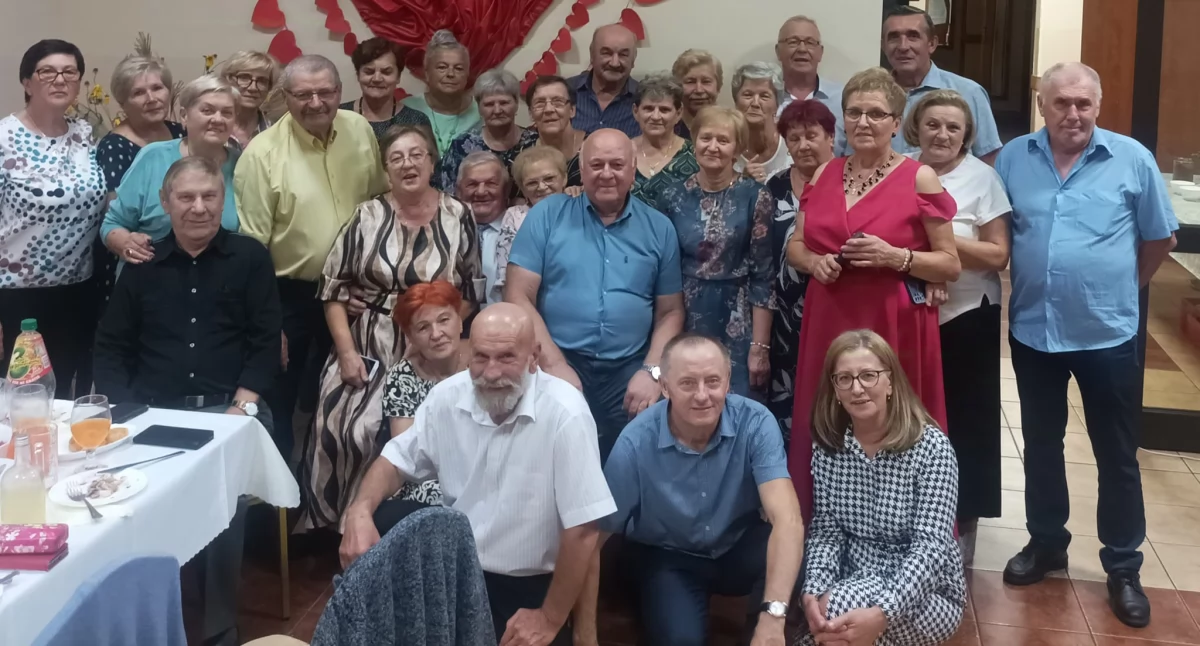Szaleństwo na parkiecie i święto mężczyzn! Klub Seniora „Druga Młodość” w Ryżkach wie, jak się bawić!