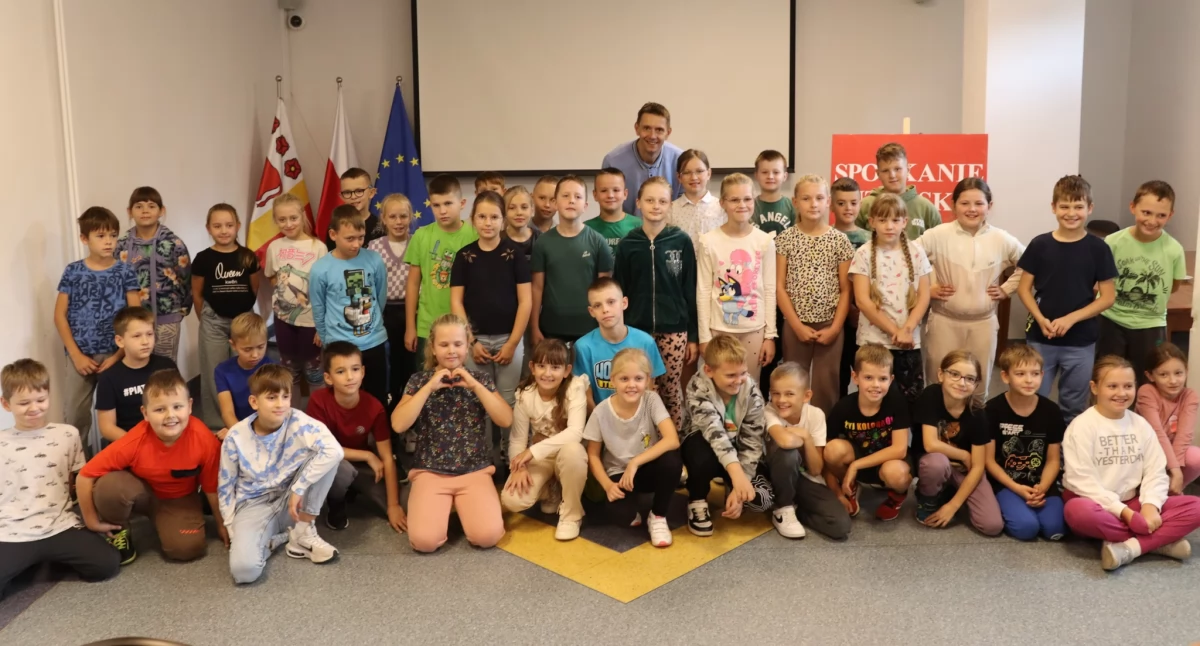Kolejne spotkanie autorskie w GBP w Wojcieszkowie. Rafał Witek z wizytą u najmłodszych!