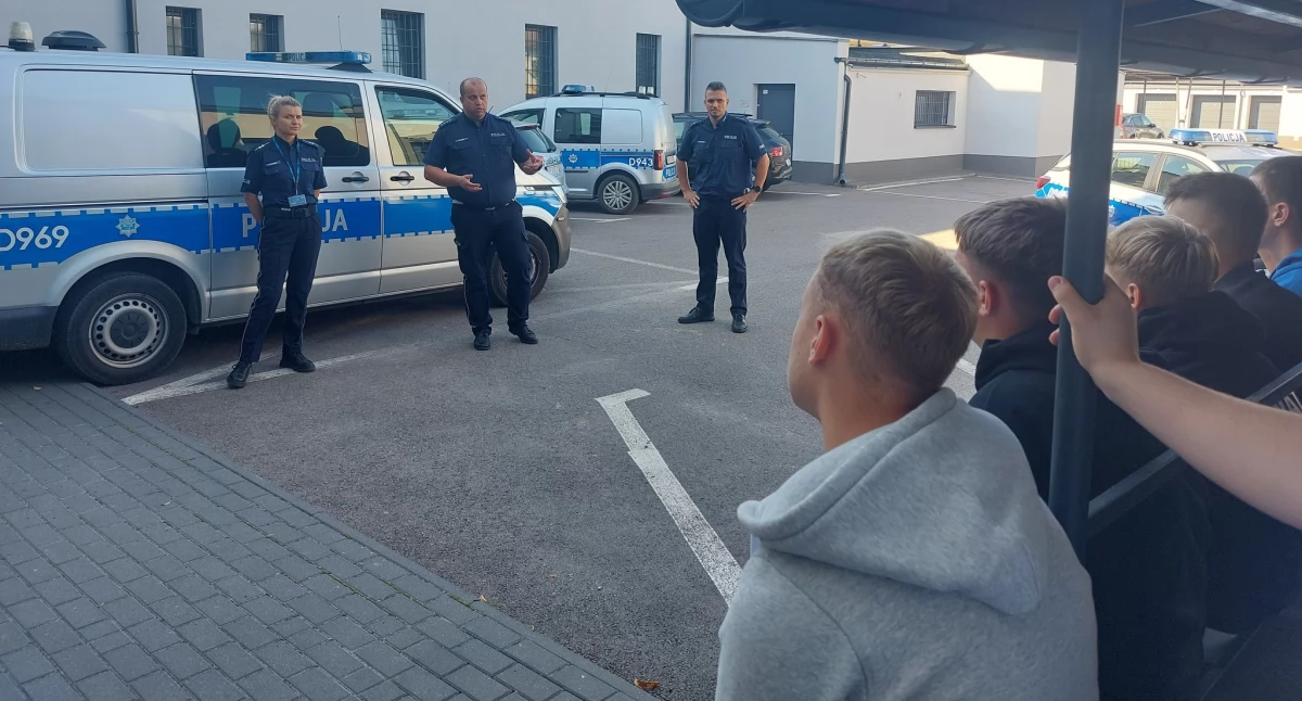 Kulisy pracy łukowskich policjantów! Uczniowie ZS nr 1 na tropie bezpieczeństwa drogowego