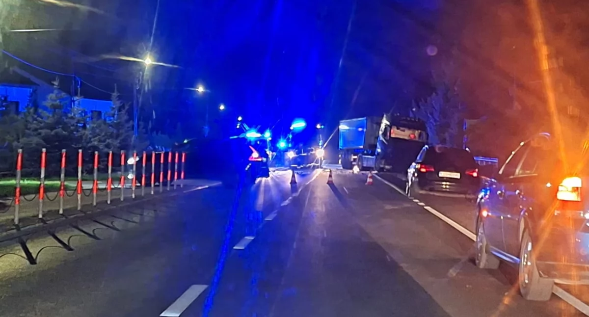 Kukurydza na drodze! Wypadek w Karwaczu, interwencja służb