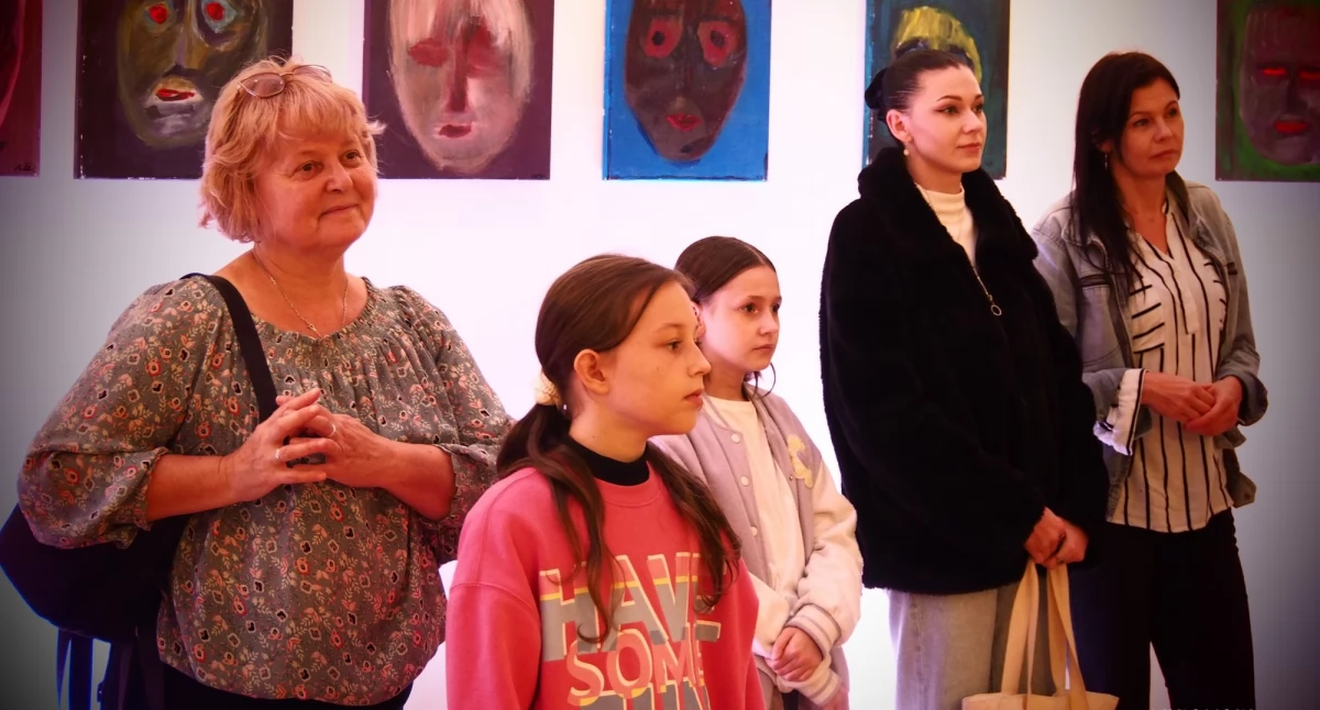 Wszystkie twarze Adama Wyżlica w Galerii PROwizorium! Wyjątkowa wystawa olsztyńskiego artysty już otwarta