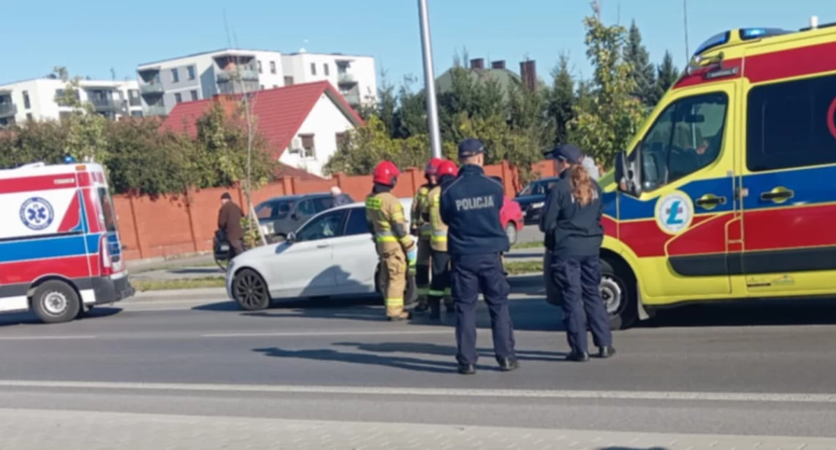 Groźny wypadek na ul Przemysłowej w Łukowie. Trzy auta rozbite, jedna osoba w szpitalu