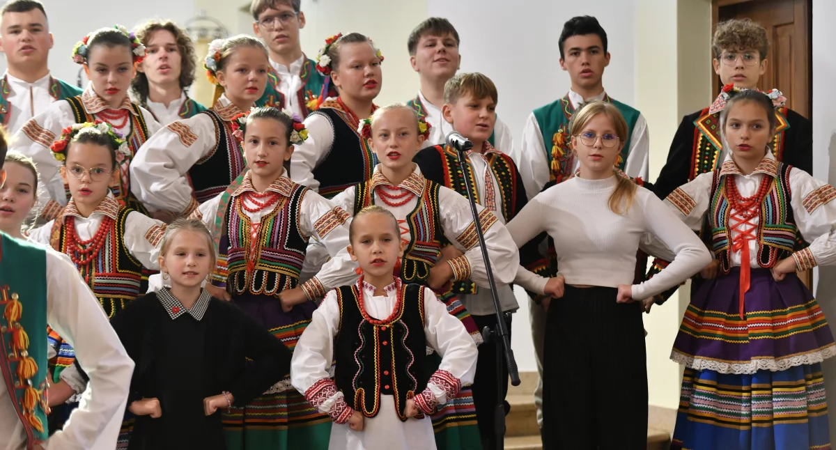 Festiwal Papieski „Barka” w Dąbiu. Śpiewem czczą pamięć Jana Pawła II [ZDJĘCIA, WIDEO]