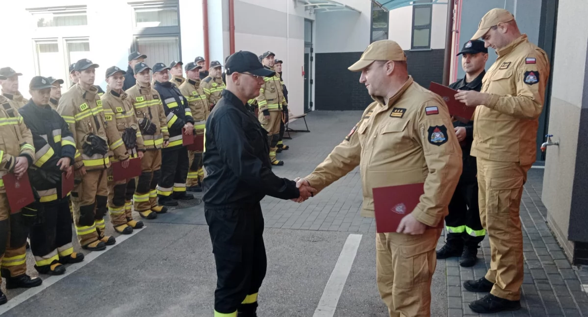 Piotr Płudowski, burmistrz Łukowa został strażakiem OSP. 
