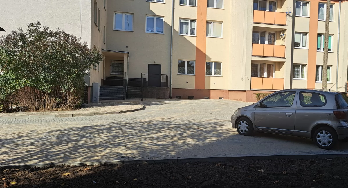 Stoczek Łukowski: Koniec remontu na Placu Tadeusza Kościuszki! Nowe chodniki i parking już gotowe