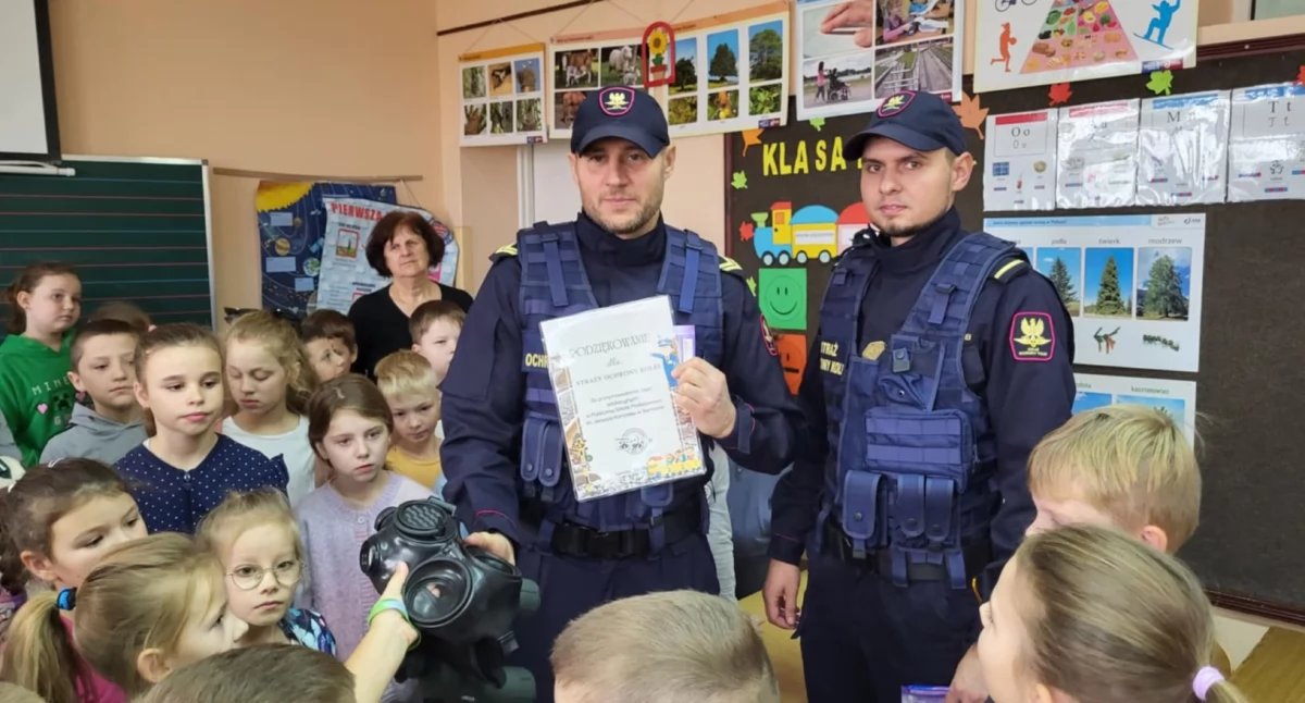 Zaskakująca lekcja bezpieczeństwa w Sarnowie! Straż Ochrony Kolei odwiedziła szkołę podstawową