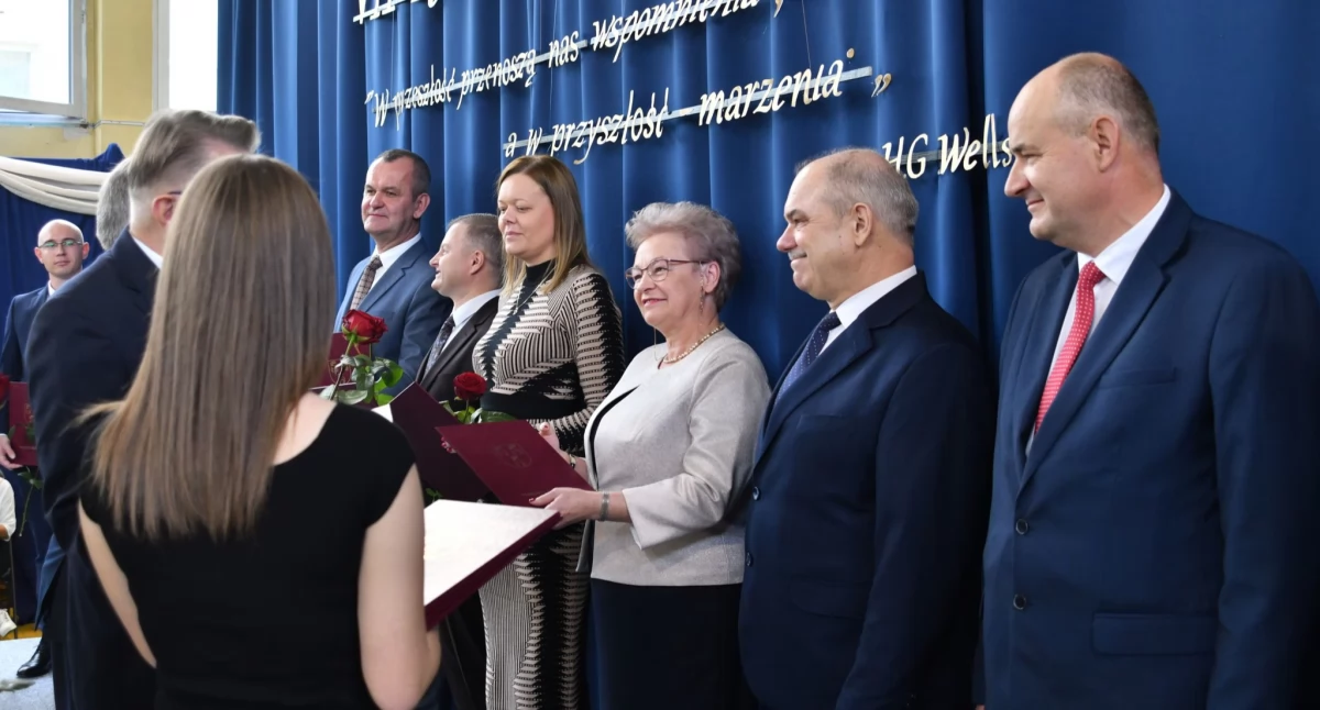 Powiatowy Dzień Edukacji Narodowej. Znamy nagrodzonych i wyróżnionych pedagogów (LISTA) 
