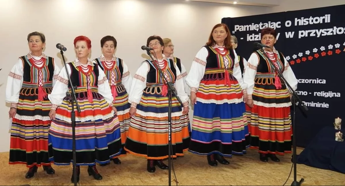 Wieczornica Patriotyczna w Dmininie. Mieszkańcy gminy Łuków pamiętają o Świętym Janie Pawle II!