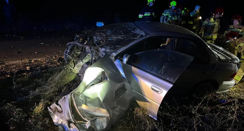 Koszmar na drodze między Adamowem a Konorzatką. Służby w akcji