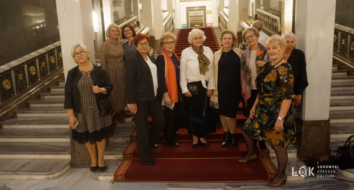 „Peer Gynt” w Teatrze Wielkim! Seniorzy odkrywają tajemnice baletu i malarstwa w sercu Warszawy