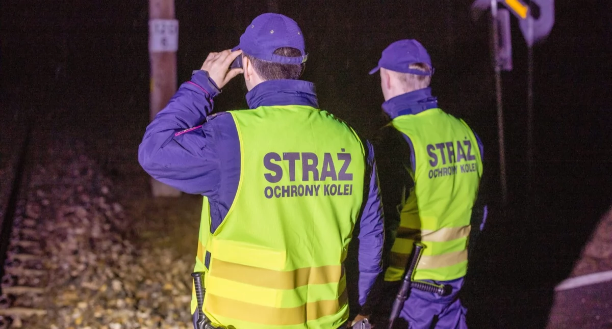 Łuków. „Nie mogę się wydostać!” – Młoda kobieta utknęła na terenie kolejowym, pomoc przyszła w ostatniej chwili
