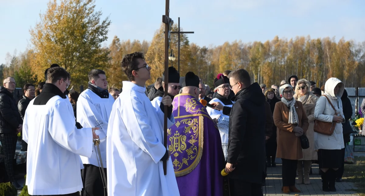 Dzień Wszystkich Świętych na Cmentarzu Komunalnym w Łukowie: Modlitwa, refleksja i pamięć (FOTO)