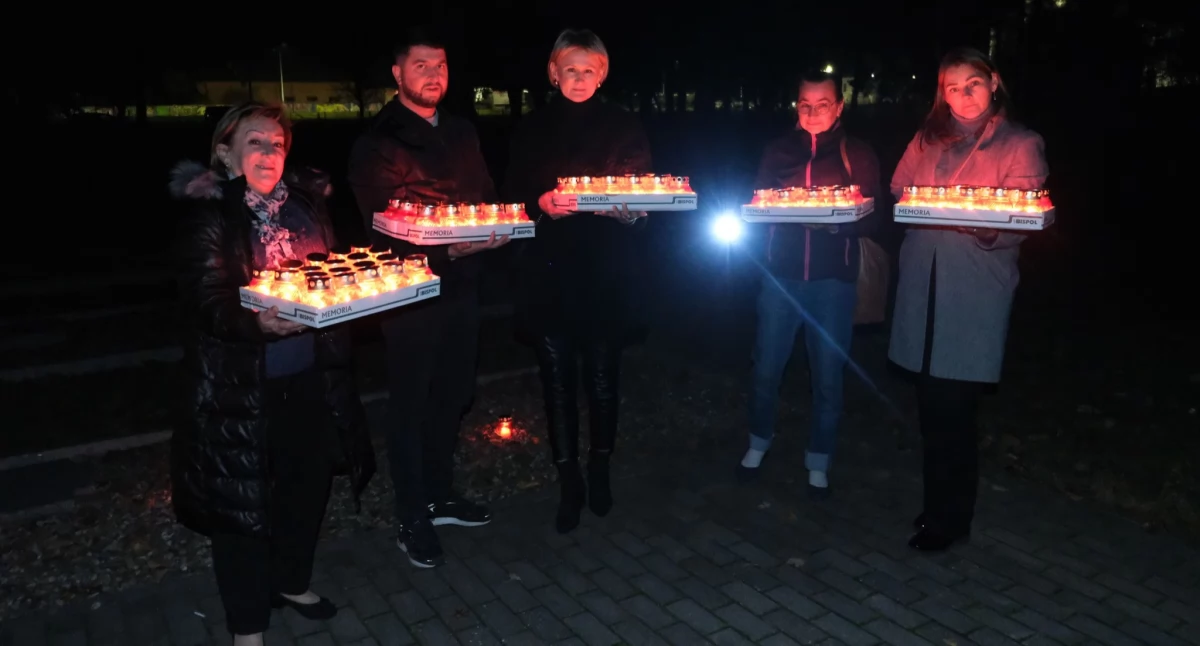  Członkowie Stowarzyszenia Alternatywa dla Łukowa zapalili znicze na grobach zapomnianych bohaterów! 