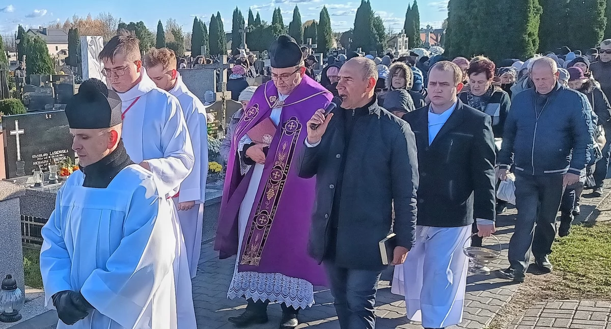 Dzień Zaduszny na Cmentarzu św. Rocha w Łukowie. Wierni modlili się za dusze zmarłych