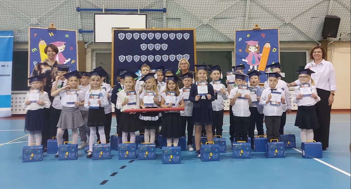  Uczniowie oficjalnie w szeregach szkoły! Pasowanie pierwszoklasistów w Szkole Podstawowej nr 2 w Łukowie