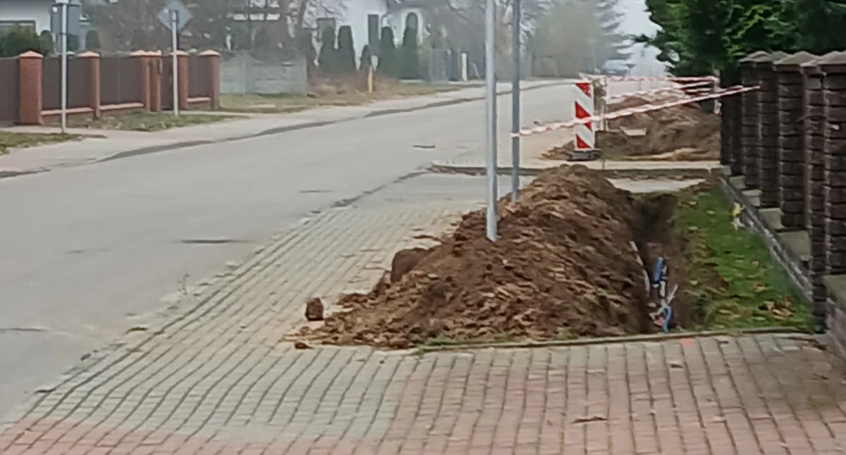 Stoczek Łukowski: Rozpoczęto budowę oświetlenia na ulicy Witosa! Wkrótce nowe światła rozbłysną na kolejnej ulicy!