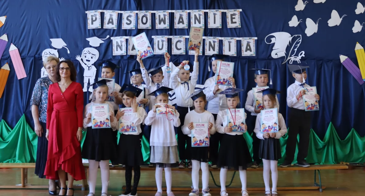 Uroczyste ślubowanie pierwszoklasistów. Wyjątkowy dzień w Szkole Podstawowej w Gręzówce [ZDJĘCIA]