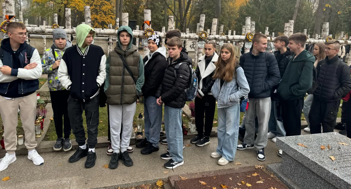 Śladami bohaterów. Niezwykła lekcja patriotyzmu dla uczniów z Zarzecza Łukowskiego [ZDJĘCIA]