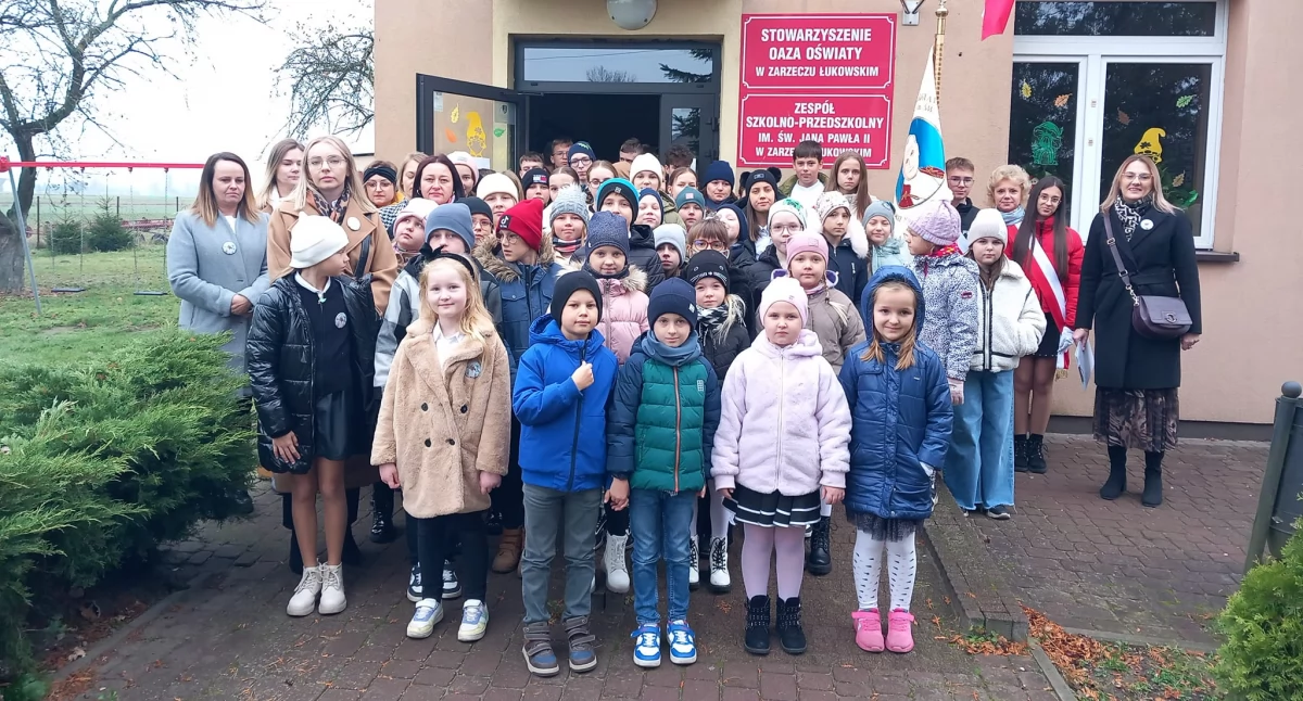 Wielkie święto w szkole im. św. Jana Pawła II w Zarzeczu Łukowskim. Msza, pochód i apel
