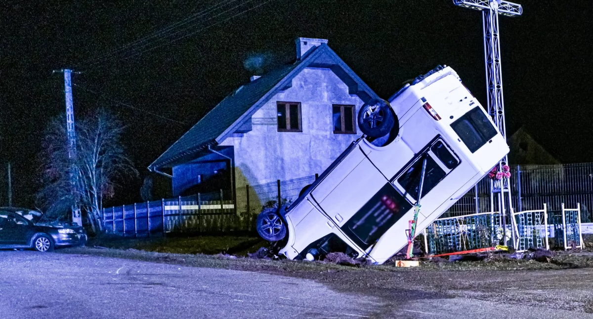 Groźny wypadek w Patoku Starym: 19-latka trafiła do szpitala, Ford dachował!