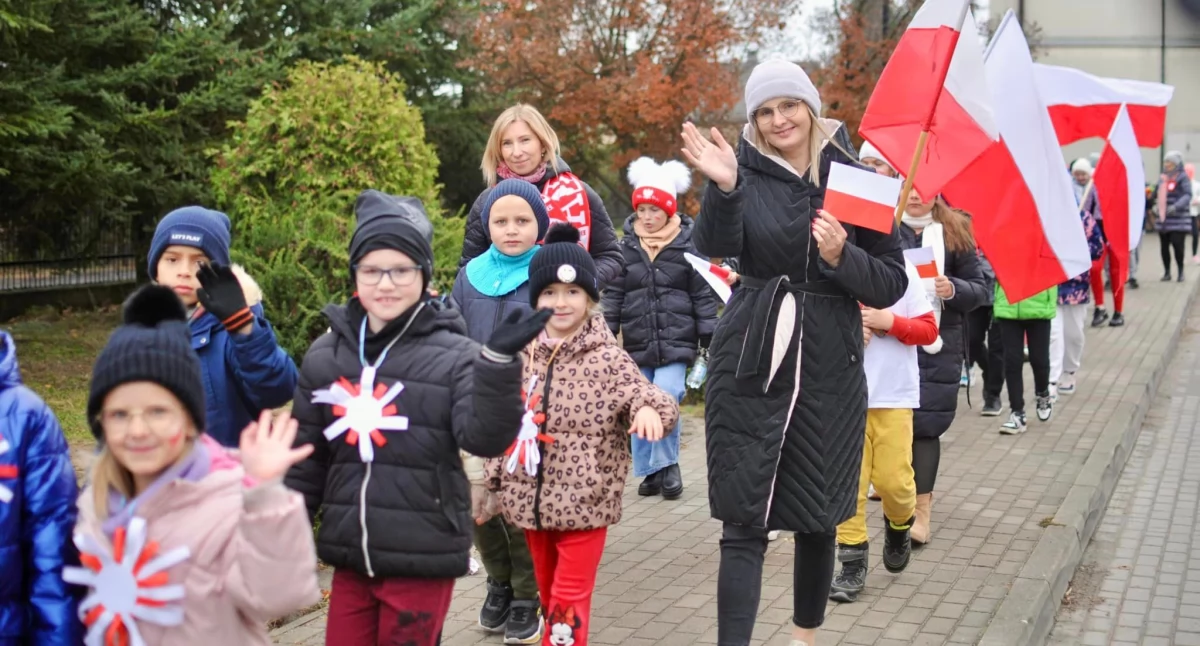 Biegi Niepodległościowe w Zespole Szkół w Staninie. Wyjątkowa lekcja patriotyzmu [ZDJĘCIA]
